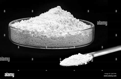  Sulfate de baryum : Utilisé en médecine et dans la fabrication des verres !